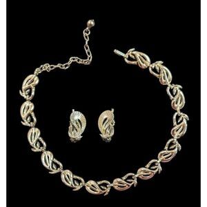 Vintage Lisner Clip Earrings & Necklace Set Silver Tone swirls 15" Adjustable Es